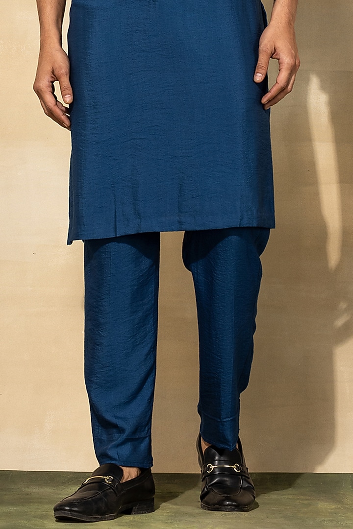 Indigo Blue Cotton & Cotton Silk Thread Embroidered Bundi Jacket Set by DiyaRajvvir Men at Pernia's Pop Up Shop