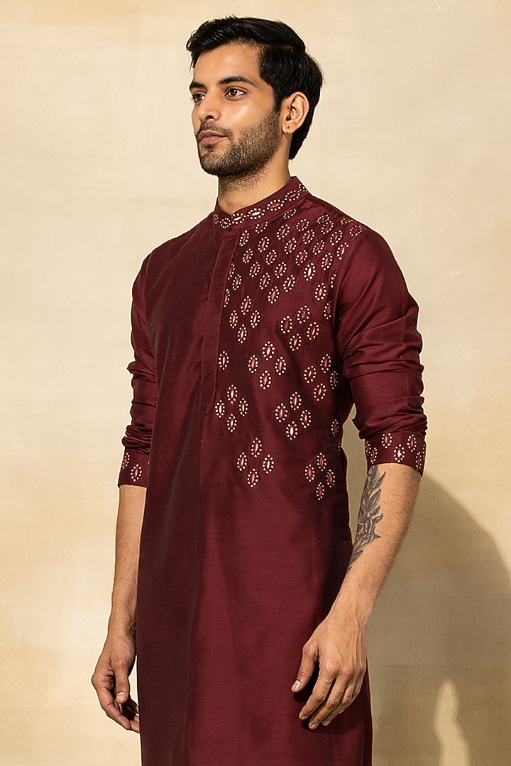 Maroon Cotton & Cotton Silk Thread Embroidered Kurta Set by DiyaRajvvir Men at Pernia's Pop Up Shop