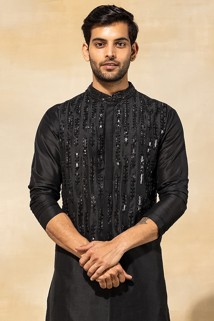 Black Cotton Embroidered Kurta Set by DiyaRajvvir Men at Pernia's Pop Up Shop
