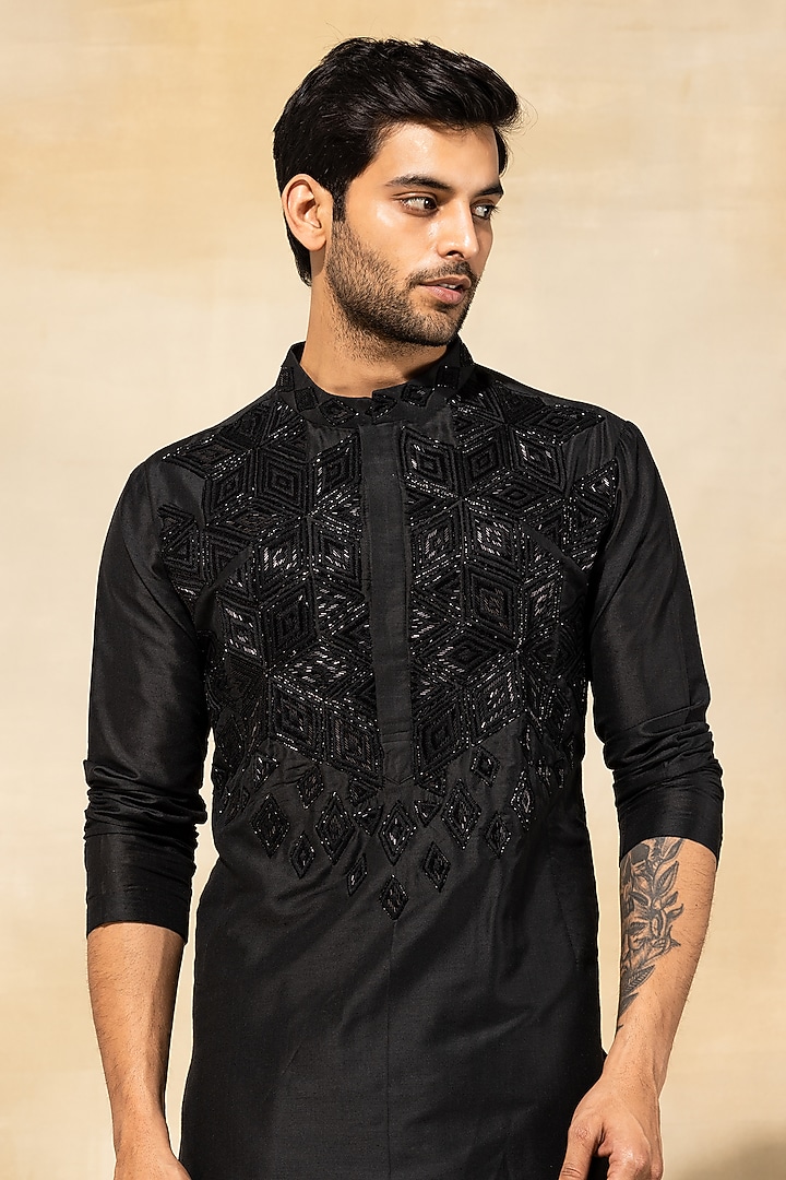 Black Cotton Embroidered Kurta Set by DiyaRajvvir Men at Pernia's Pop Up Shop