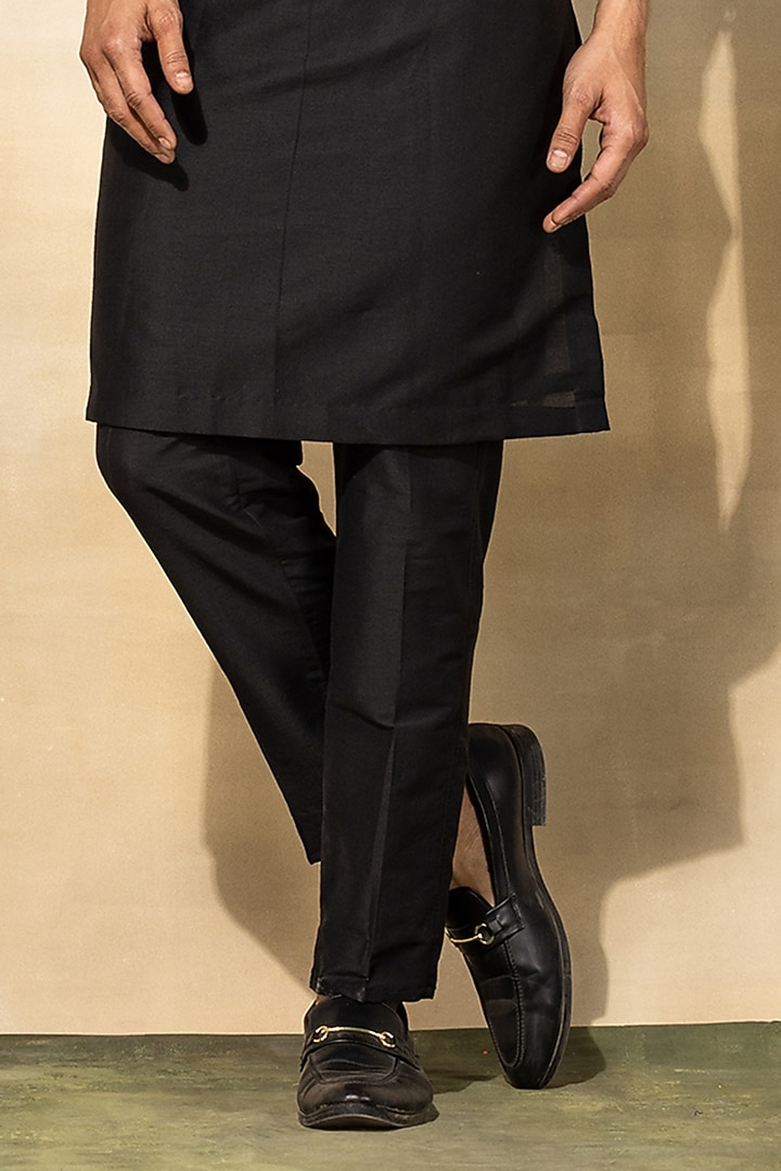 Black Cotton Embroidered Kurta Set by DiyaRajvvir Men at Pernia's Pop Up Shop