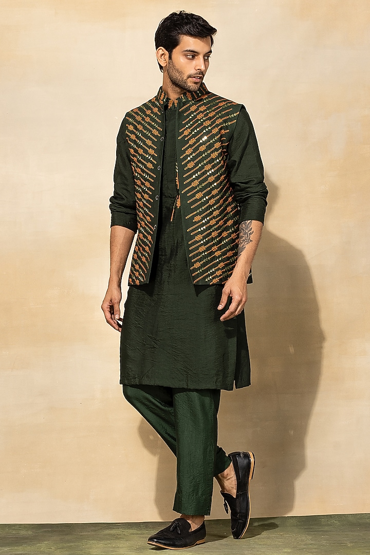 Olive Green Cotton & Cotton Silk Thread Embroidered Bundi Jacket Set by DiyaRajvvir Men at Pernia's Pop Up Shop