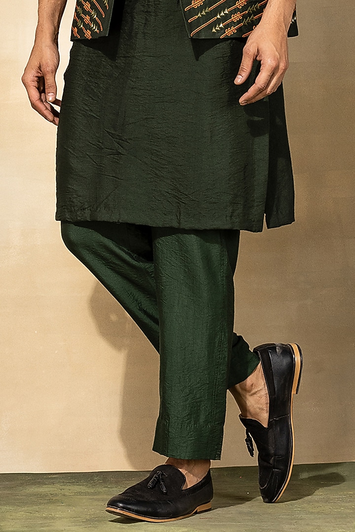 Olive Green Cotton & Cotton Silk Thread Embroidered Bundi Jacket Set by DiyaRajvvir Men at Pernia's Pop Up Shop