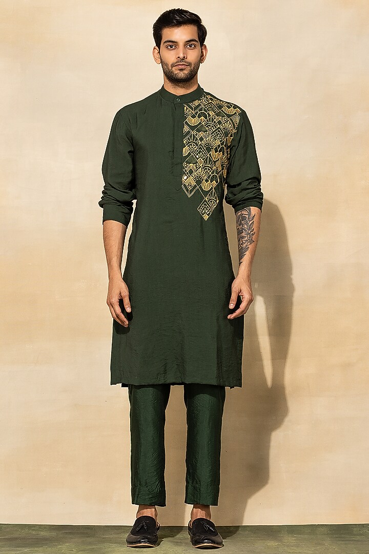 Olive Green Cotton & Cotton Silk Thread Embroidered Bundi Jacket Set by DiyaRajvvir Men at Pernia's Pop Up Shop