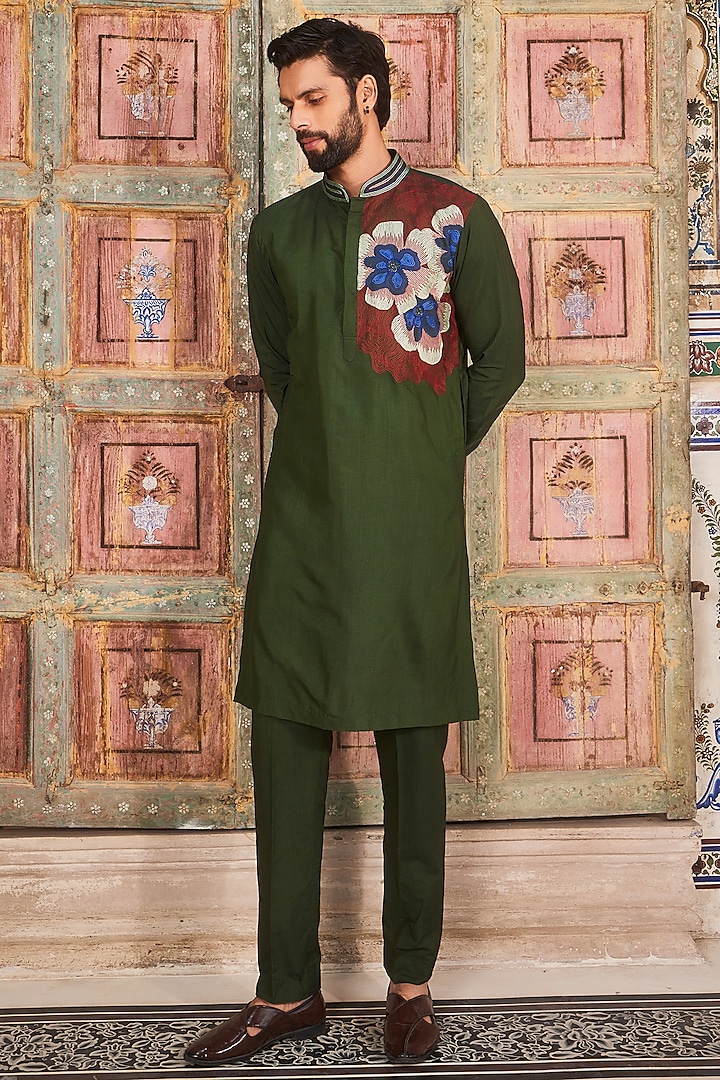 Olive Green Dola Silk Thread & Cutdana Embroidered Kurta Set by DiyaRajvvir Men