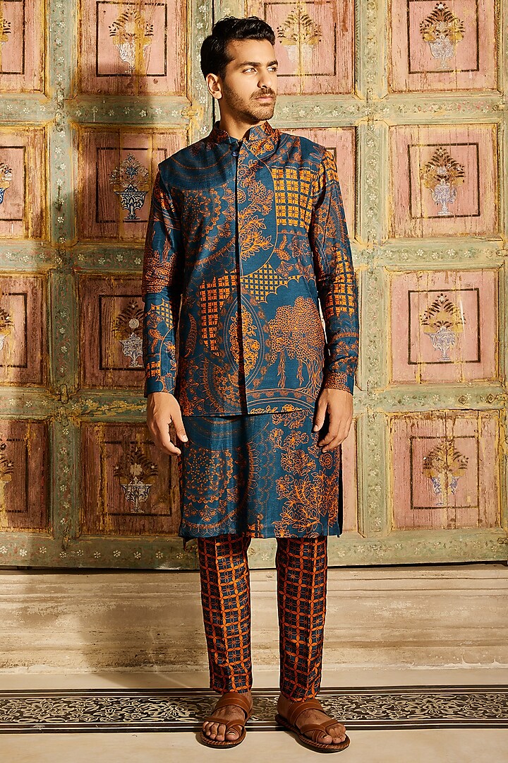 Teal Dola Silk Thikri Printed Bundi Jacket Set by DiyaRajvvir Men