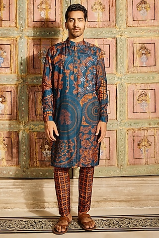 Teal Dola Silk Thikri Printed Kurta Set by DiyaRajvvir Men