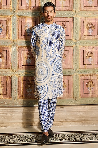 Indigo Blue Dola Silk Thikri Printed Kurta Set by DiyaRajvvir Men