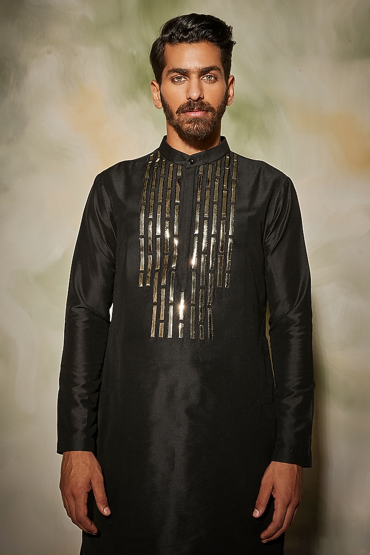 Black Cotton Silk Acrylic Embroidered Kurta by DiyaRajvvir Men at Pernia's Pop Up Shop