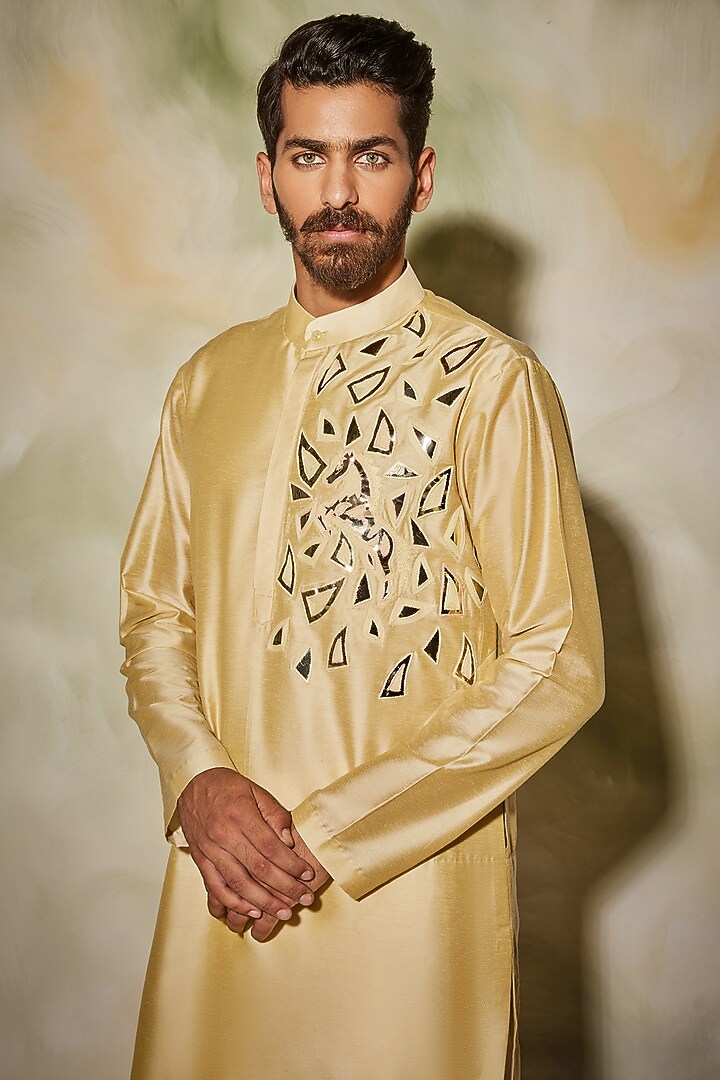 Butter Yellow Cotton Silk Thread Embroidered Kurta by DiyaRajvvir Men at Pernia's Pop Up Shop