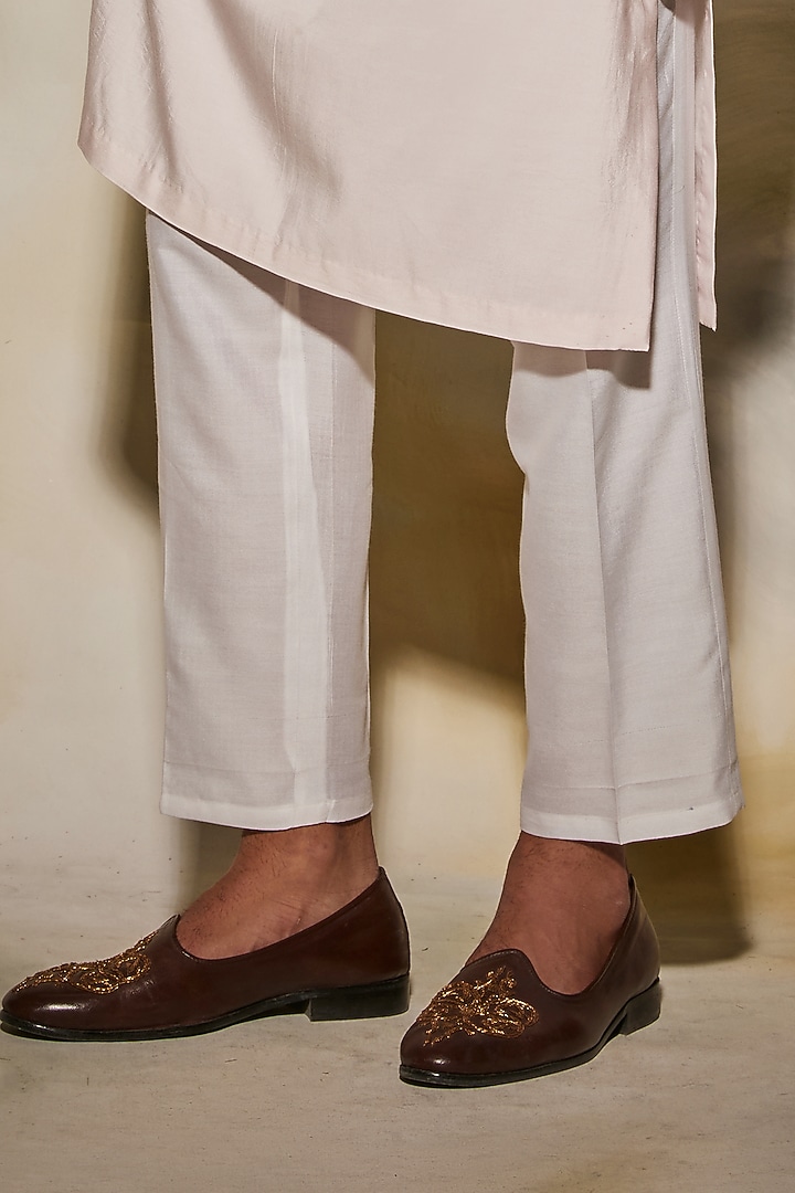 Blush Pink Cotton Silk Thread Embroidered Kurta Set by DiyaRajvvir Men at Pernia's Pop Up Shop