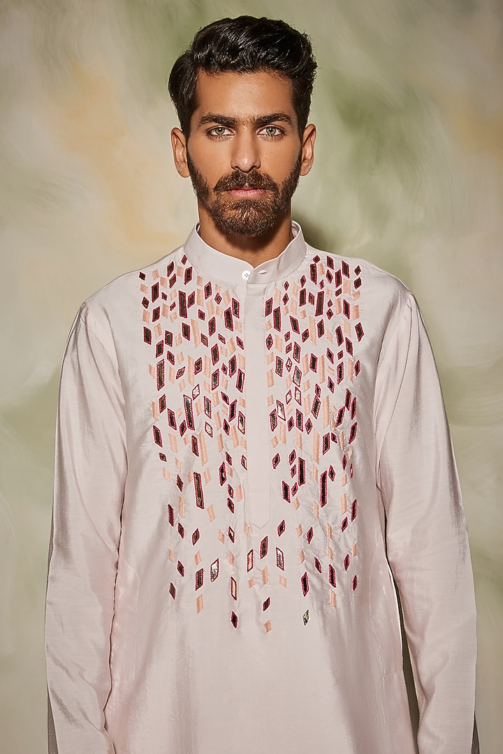 Blush Pink Cotton Silk Thread Embroidered Kurta Set by DiyaRajvvir Men at Pernia's Pop Up Shop
