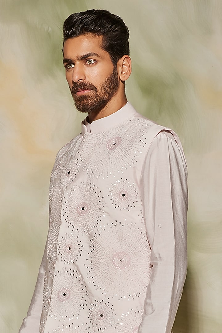 Blush Pink Cotton Silk Thread Embroidered Bundi Jacket Set by DiyaRajvvir Men at Pernia's Pop Up Shop