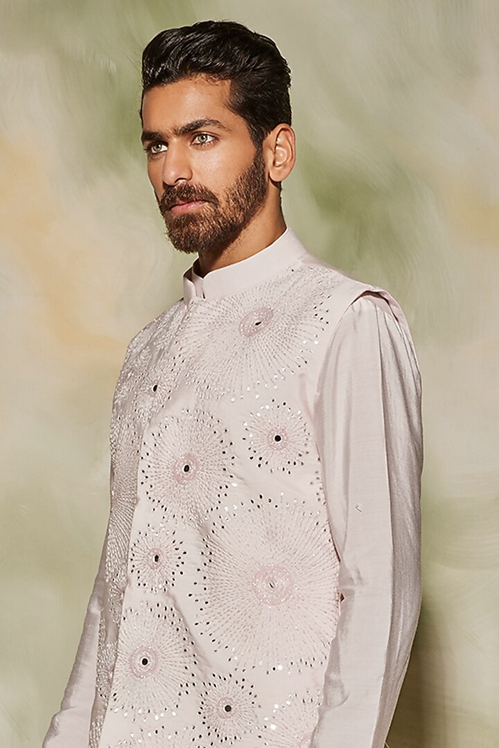 Blush Pink Cotton Silk Thread Embroidered Bundi Jacket Set by DiyaRajvvir Men at Pernia's Pop Up Shop