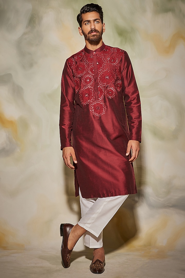 Maroon Cotton Silk Thread Embroidered Kurta Set by DiyaRajvvir Men at Pernia's Pop Up Shop