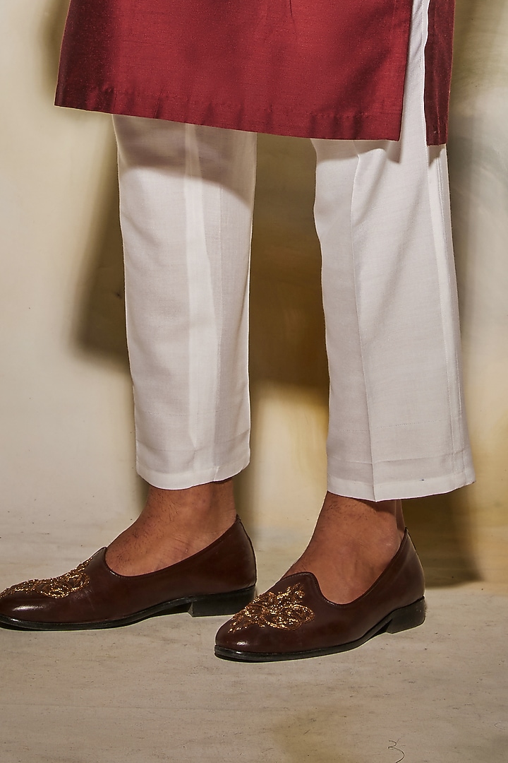 Maroon Cotton Silk Thread Embroidered Kurta Set by DiyaRajvvir Men at Pernia's Pop Up Shop