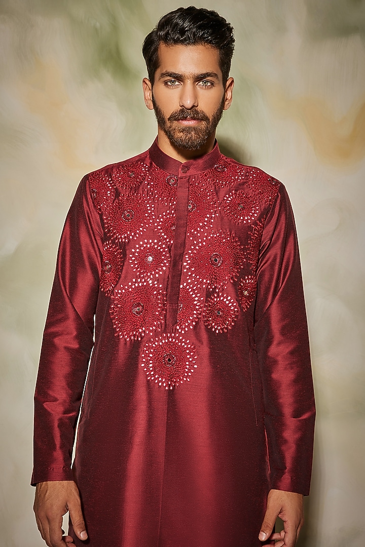 Maroon Cotton Silk Thread Embroidered Kurta Set by DiyaRajvvir Men at Pernia's Pop Up Shop