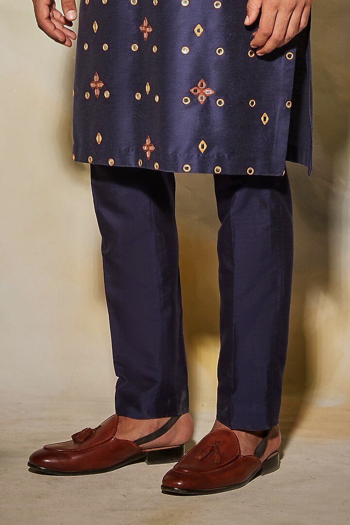 Dark Blue Cotton Silk Thread Embroidered Kurta Set by DiyaRajvvir Men at Pernia's Pop Up Shop