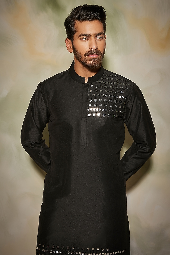 Black Cotton Silk Thread Embroidered Kurta by DiyaRajvvir Men at Pernia's Pop Up Shop