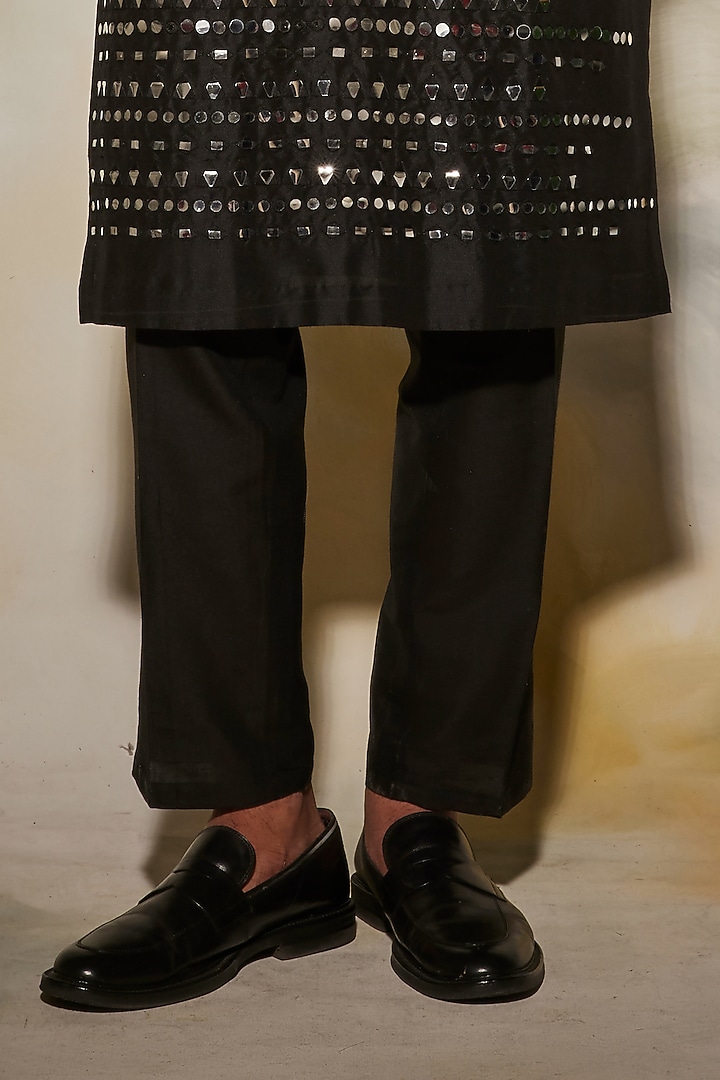 Black Cotton Silk Thread Embroidered Kurta Set by DiyaRajvvir Men at Pernia's Pop Up Shop