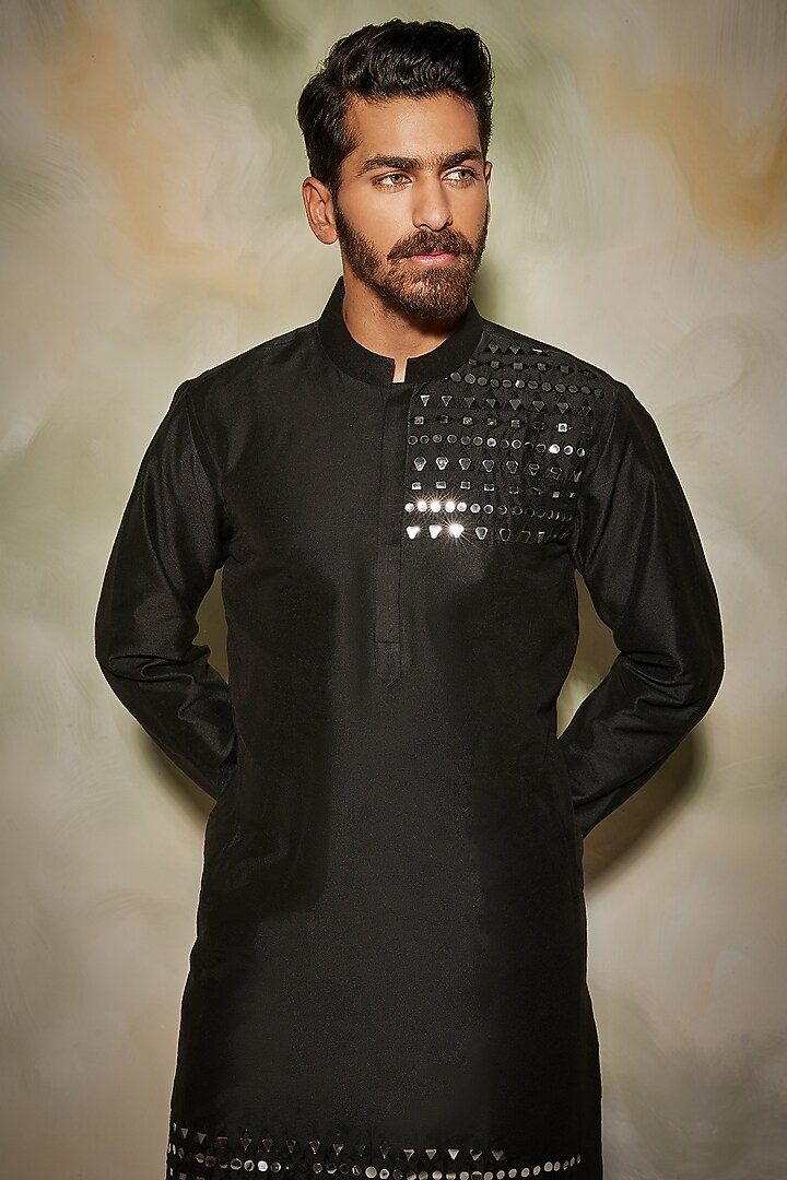 Black Cotton Silk Thread Embroidered Kurta Set by DiyaRajvvir Men at Pernia's Pop Up Shop