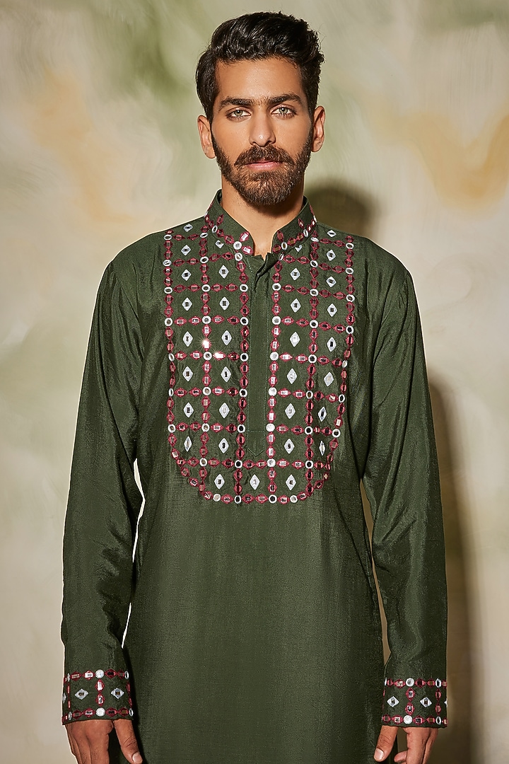 Olive Green Cotton Silk Thread Embroidered Kurta Set by DiyaRajvvir Men at Pernia's Pop Up Shop