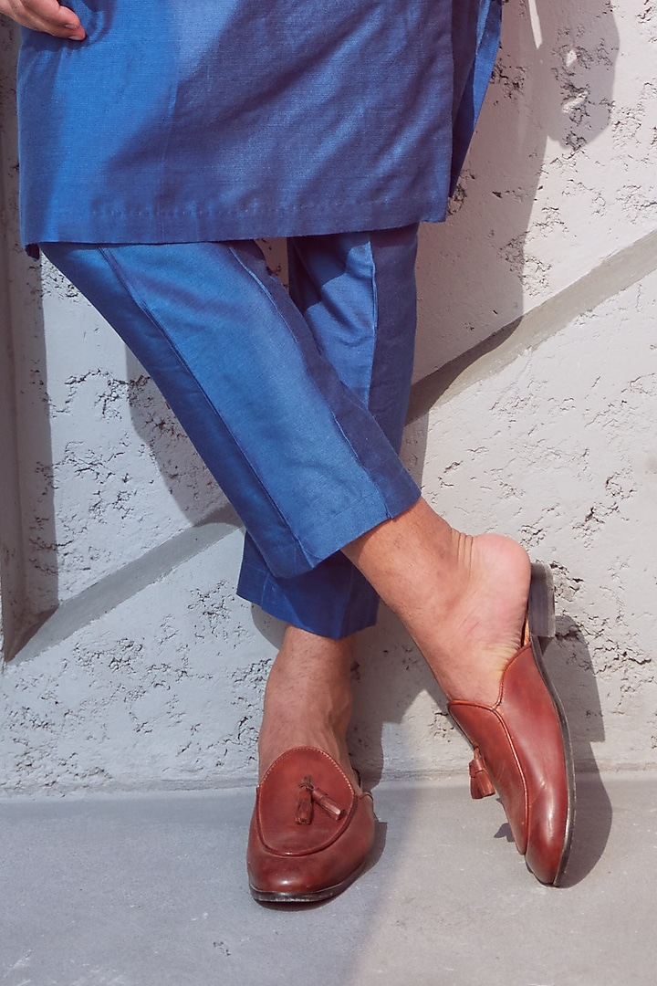 Indigo Blue Cotton Silk Embroidered Kurta Set by DiyaRajvvir Men at Pernia's Pop Up Shop