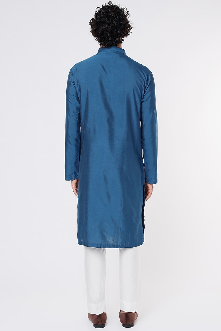 Indigo Cotton Silk Thread Embroidered Kurta by DiyaRajvvir Men at Pernia's Pop Up Shop