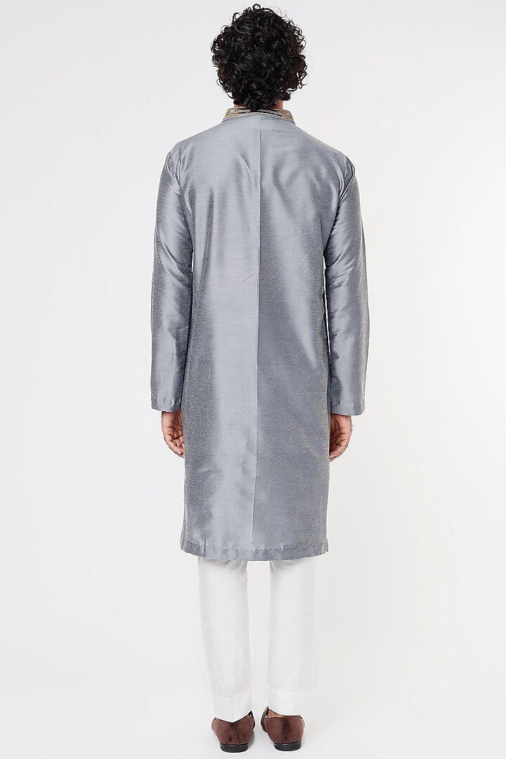 Grey Cotton Silk Applique Embroidered Kurta by DiyaRajvvir Men at Pernia's Pop Up Shop