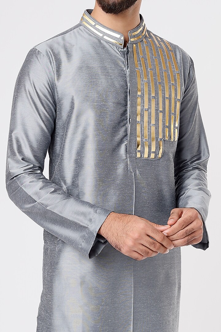 Grey Cotton Silk Applique Embroidered Kurta by DiyaRajvvir Men at Pernia's Pop Up Shop