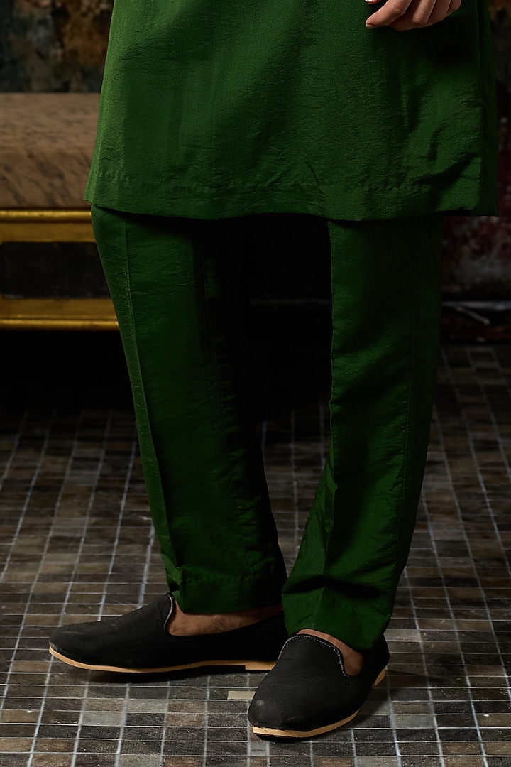Green Cotton Silk Embroidered Kurta by DiyaRajvvir Men at Pernia's Pop Up Shop
