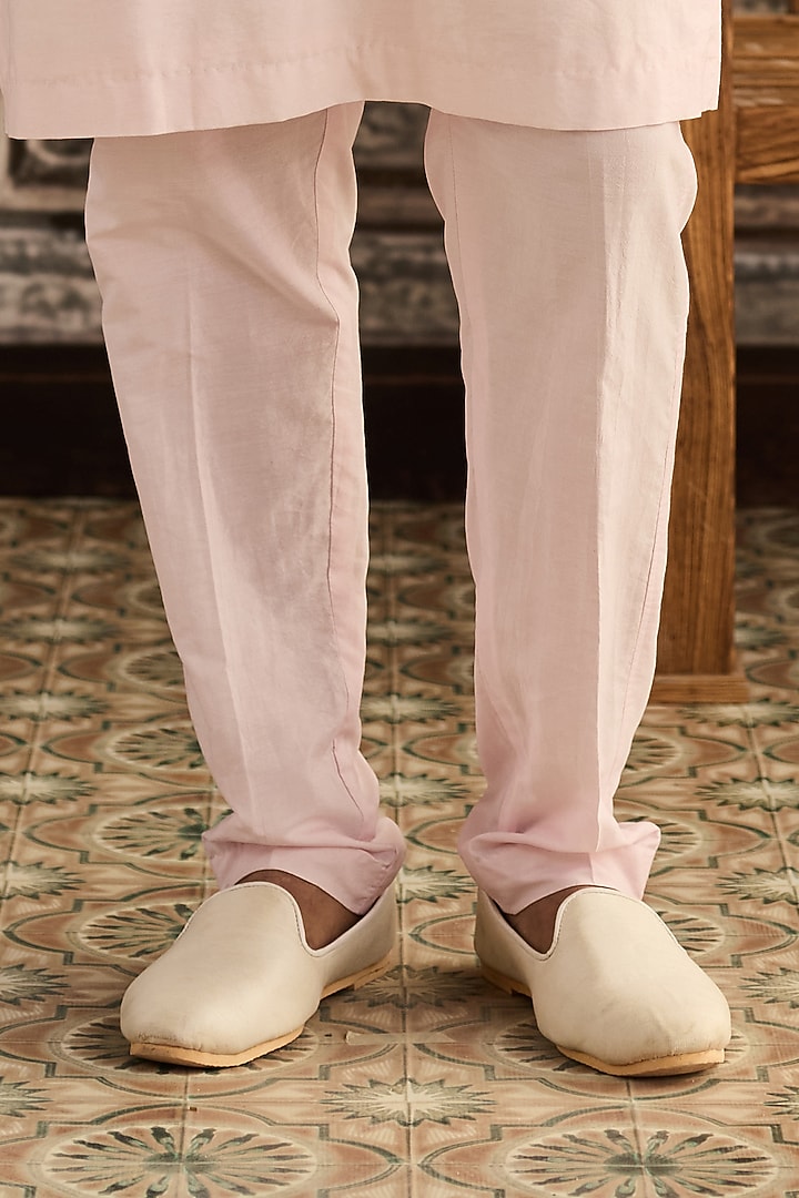 Blush Pink Cotton Silk Thread Embroidered Kurta by DiyaRajvvir Men at Pernia's Pop Up Shop