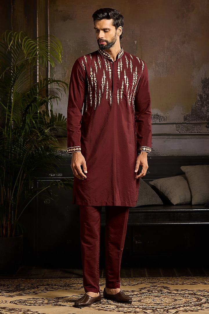 Maroon Cotton Silk Cutdana Embroidered Kurta by DiyaRajvvir Men at Pernia's Pop Up Shop