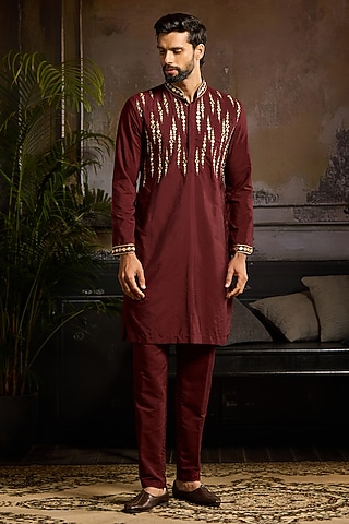 Maroon Cotton Silk Cutdana Embroidered Kurta by DiyaRajvvir Men