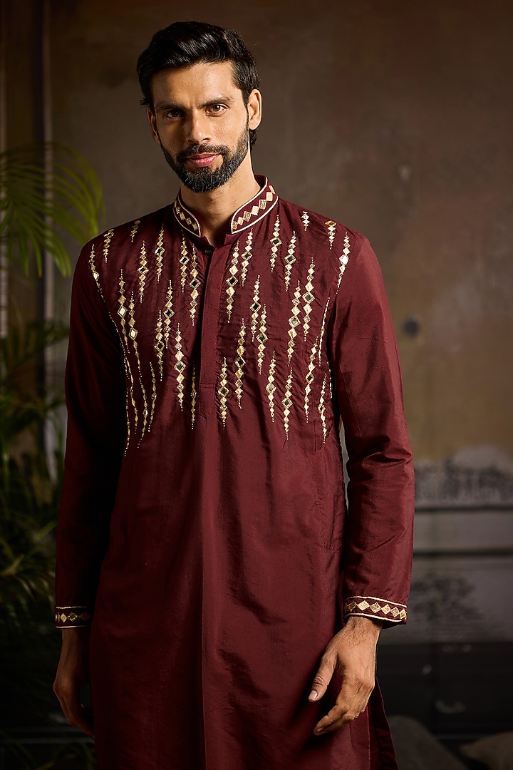 Maroon Cotton Silk Cutdana Embroidered Kurta by DiyaRajvvir Men at Pernia's Pop Up Shop