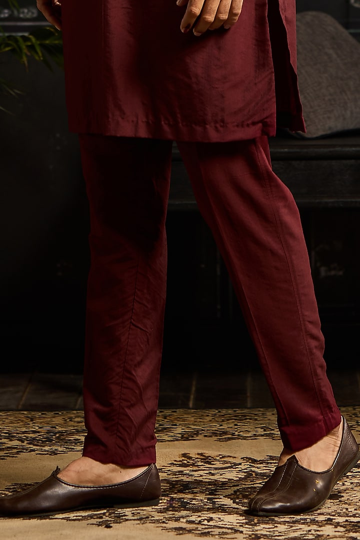 Maroon Cotton Silk Cutdana Embroidered Kurta by DiyaRajvvir Men at Pernia's Pop Up Shop