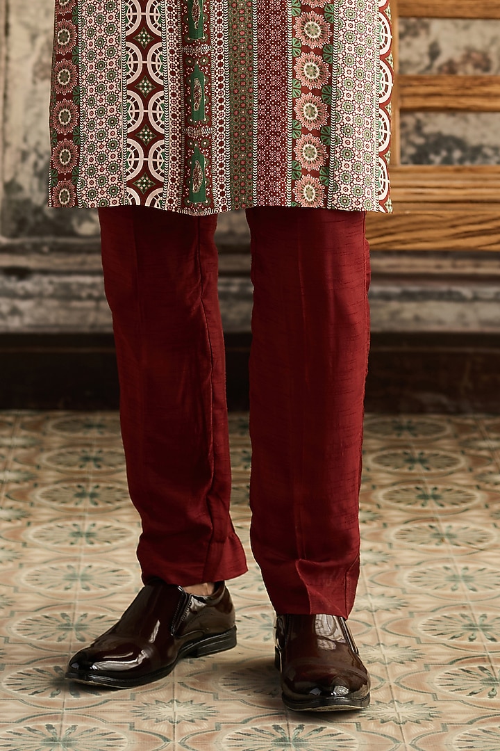 Sage & Maroon Dola Silk Printed Bundi Jacket Set by DiyaRajvvir Men at Pernia's Pop Up Shop