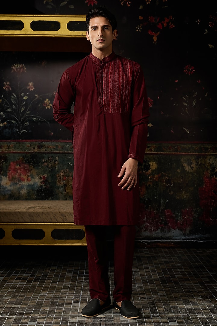 Maroon Cotton Silk Thread Embroidered Kurta Set by DiyaRajvvir Men at Pernia's Pop Up Shop