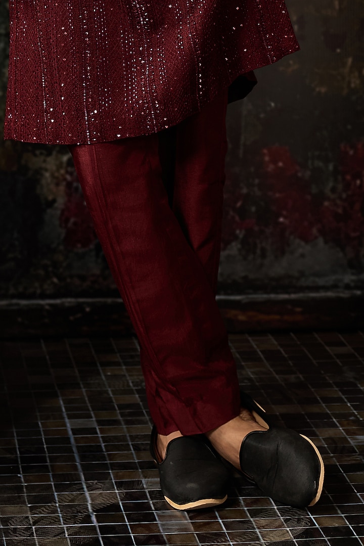 Maroon Dola Silk Thread Embroidered Kurta by DiyaRajvvir Men at Pernia's Pop Up Shop