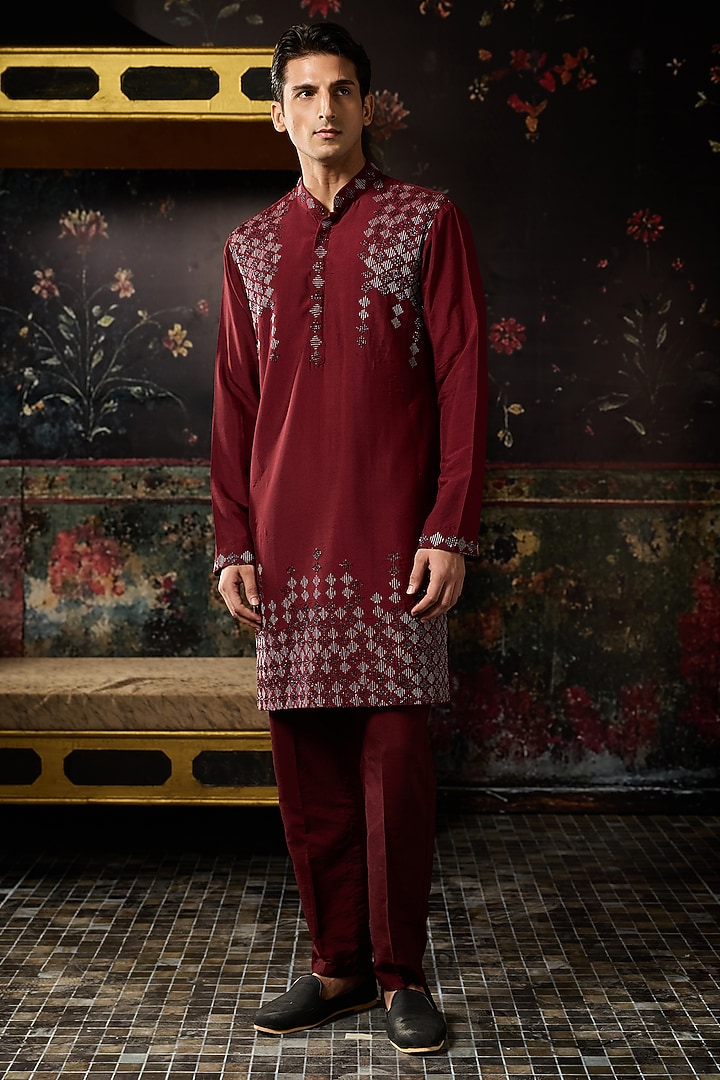 Maroon Cotton Silk Thread Embroidered Kurta Set by DiyaRajvvir Men at Pernia's Pop Up Shop