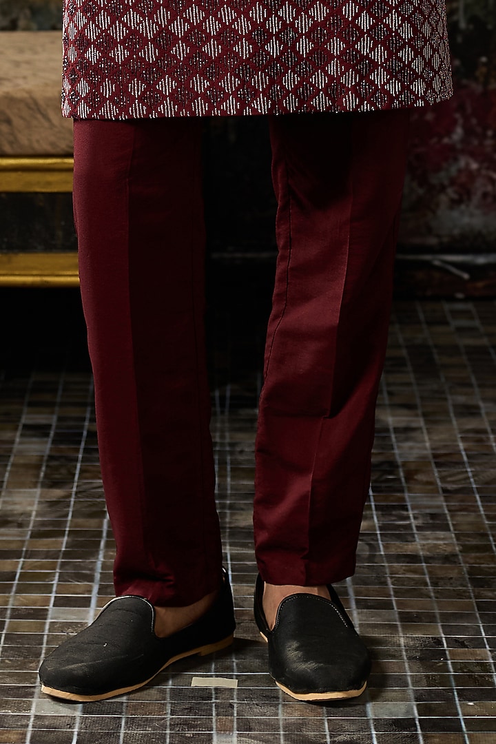 Maroon Cotton Silk Thread Embroidered Kurta Set by DiyaRajvvir Men at Pernia's Pop Up Shop
