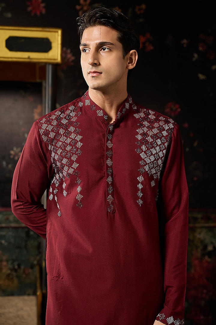 Maroon Cotton Silk Thread Embroidered Kurta Set by DiyaRajvvir Men at Pernia's Pop Up Shop