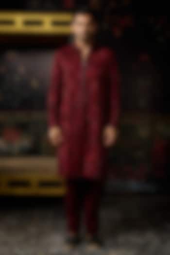 Maroon Dola Silk Thread Embroidered Kurta by DiyaRajvvir Men at Pernia's Pop Up Shop