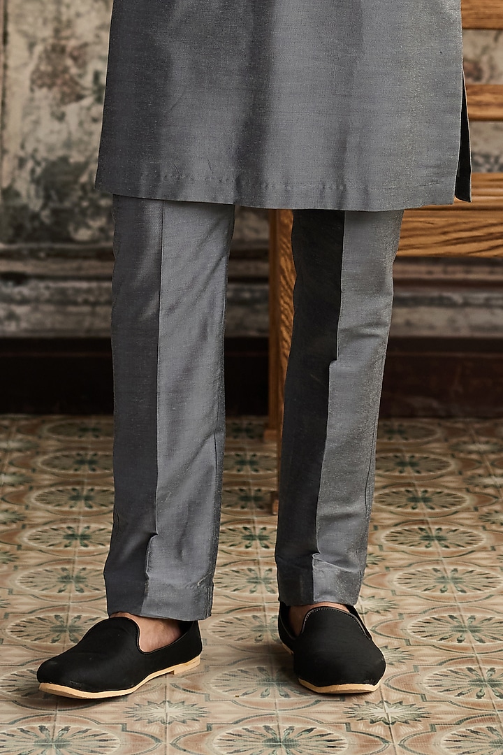 Grey Cotton Silk Thread Embroidered Kurta by DiyaRajvvir Men at Pernia's Pop Up Shop