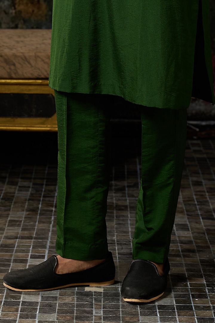 Green Cotton Silk Embroidered Kurta by DiyaRajvvir Men at Pernia's Pop Up Shop