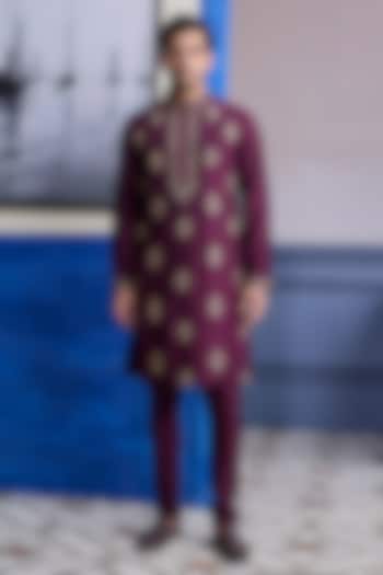Plum Dola Silk Thread Embroidered Kurta Set by DiyaRajvvir Men at Pernia's Pop Up Shop