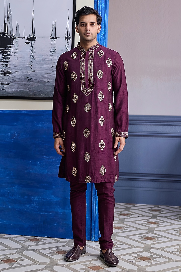 Plum Dola Silk Thread Embroidered Kurta Set by DiyaRajvvir Men at Pernia's Pop Up Shop
