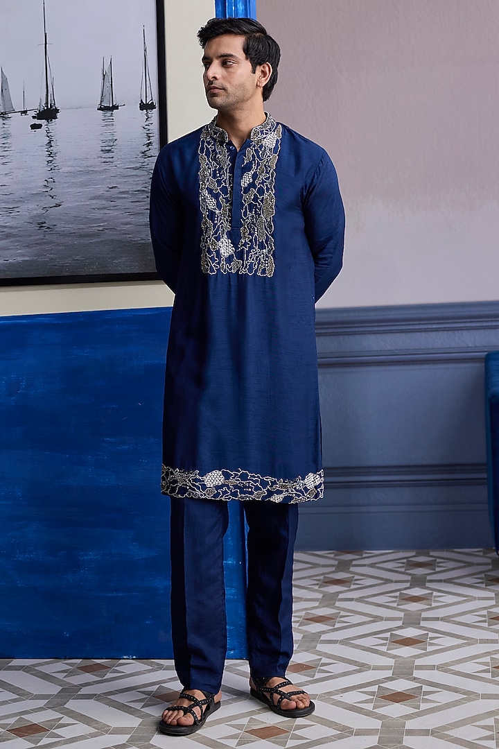 Maroon Dola Silk Embroidered Kurta Set by DiyaRajvvir Men at Pernia's Pop Up Shop