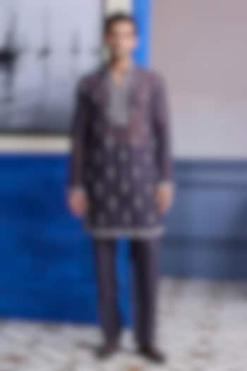 Charcoal Grey Dola Silk & Organza Embroidered Kurta Set by DiyaRajvvir Men at Pernia's Pop Up Shop