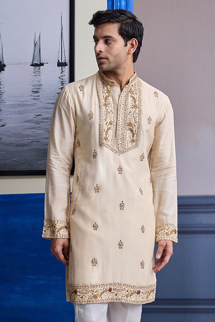 Ivory Dola Silk Thread Embroidered Kurta by DiyaRajvvir Men at Pernia's Pop Up Shop